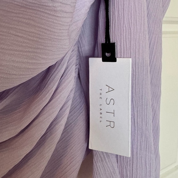 Astr The Label Women's Puff Lantern Sleeve Top Sz M Pale‎ Purple Ruched Back NWT - Picture 8 of 13